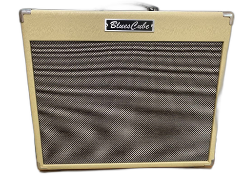 Roland Guitar Amplifiers Blues Cube Stage