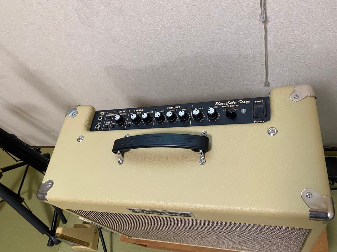 Roland Guitar Amplifiers Blues Cube Stage