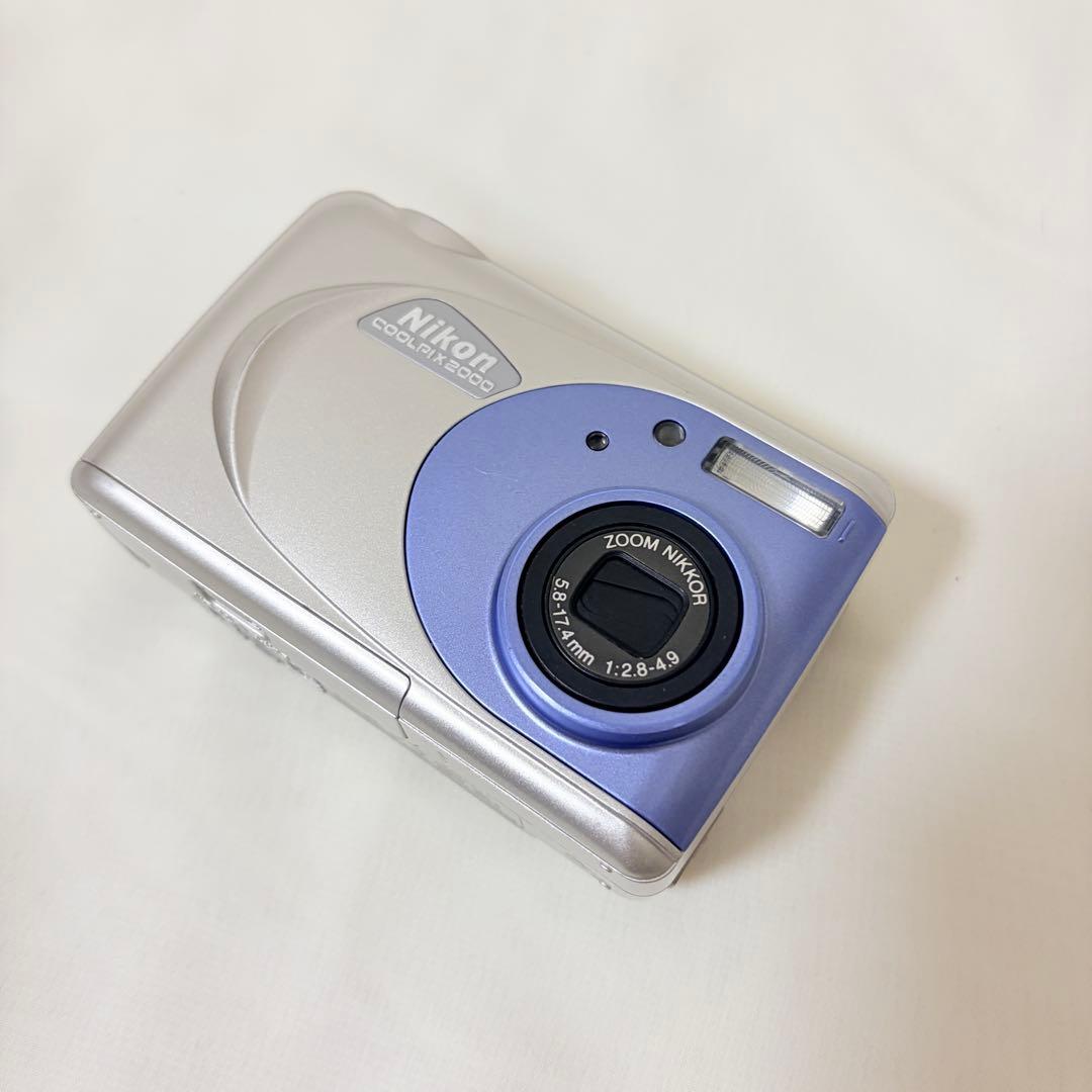 Nikon Compact Digital Camera Coolpix 2000