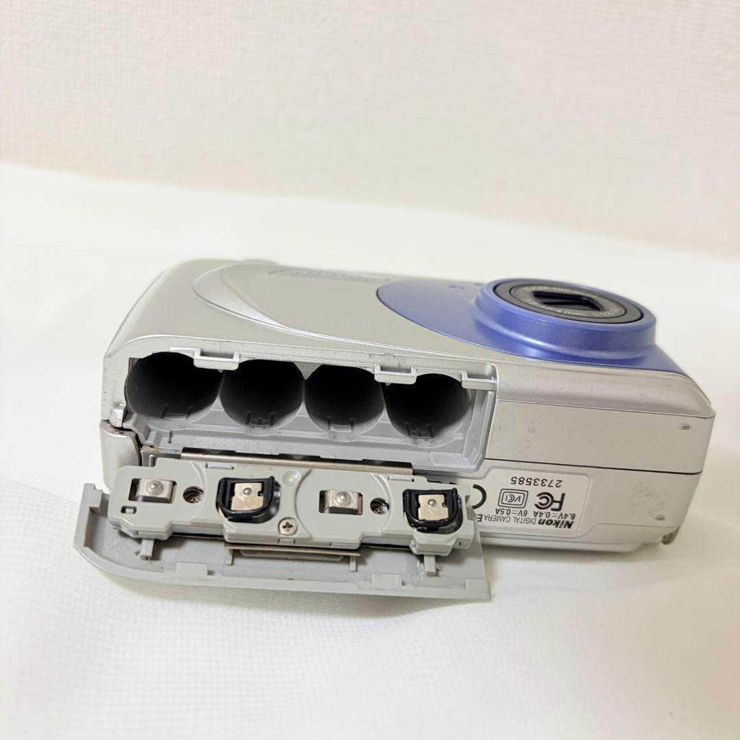 Nikon Compact Digital Camera Coolpix 2000