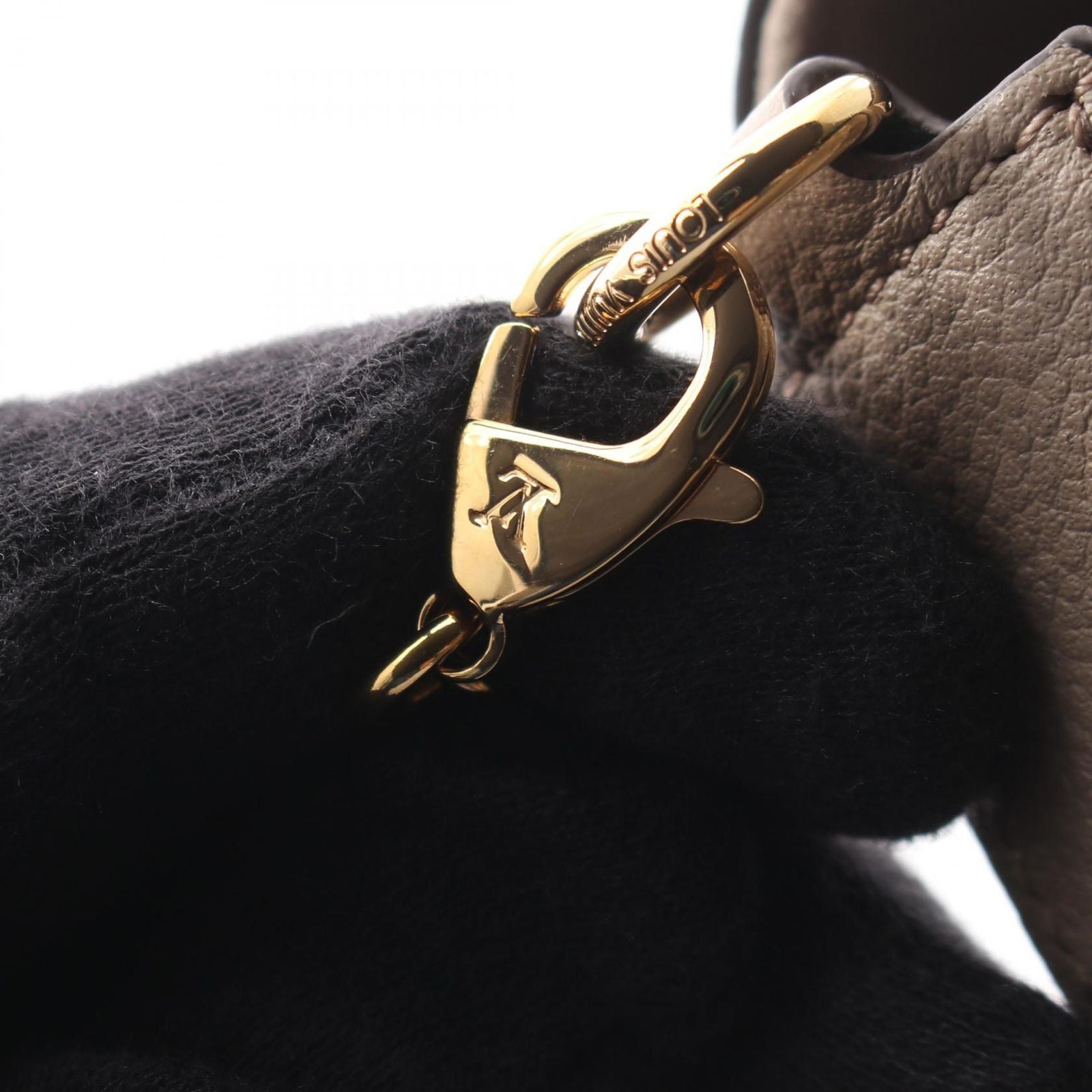 Louis Vuitton Shoulder Bag M82610