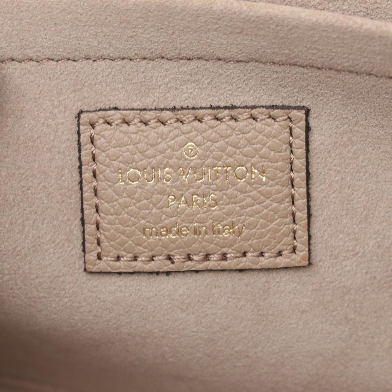 Louis Vuitton Shoulder Bag M82610