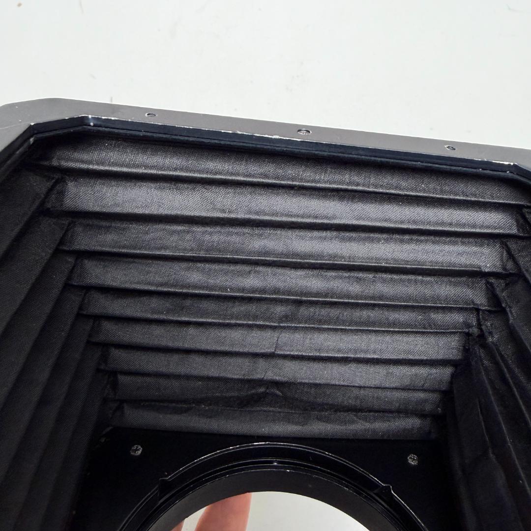 Mamiya Lens Hoods Bellows Hood 01