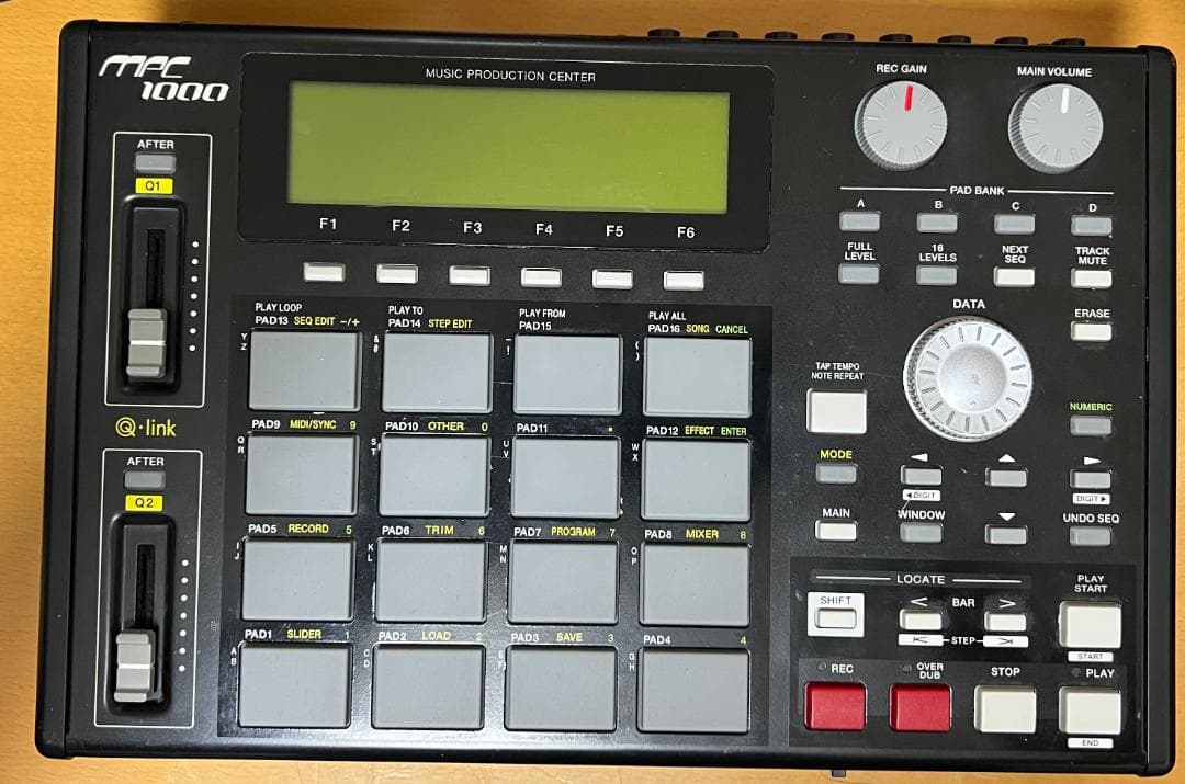 Akai Professional Samplers Mpc1000