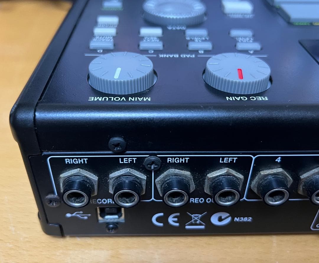 Akai Professional Samplers Mpc1000