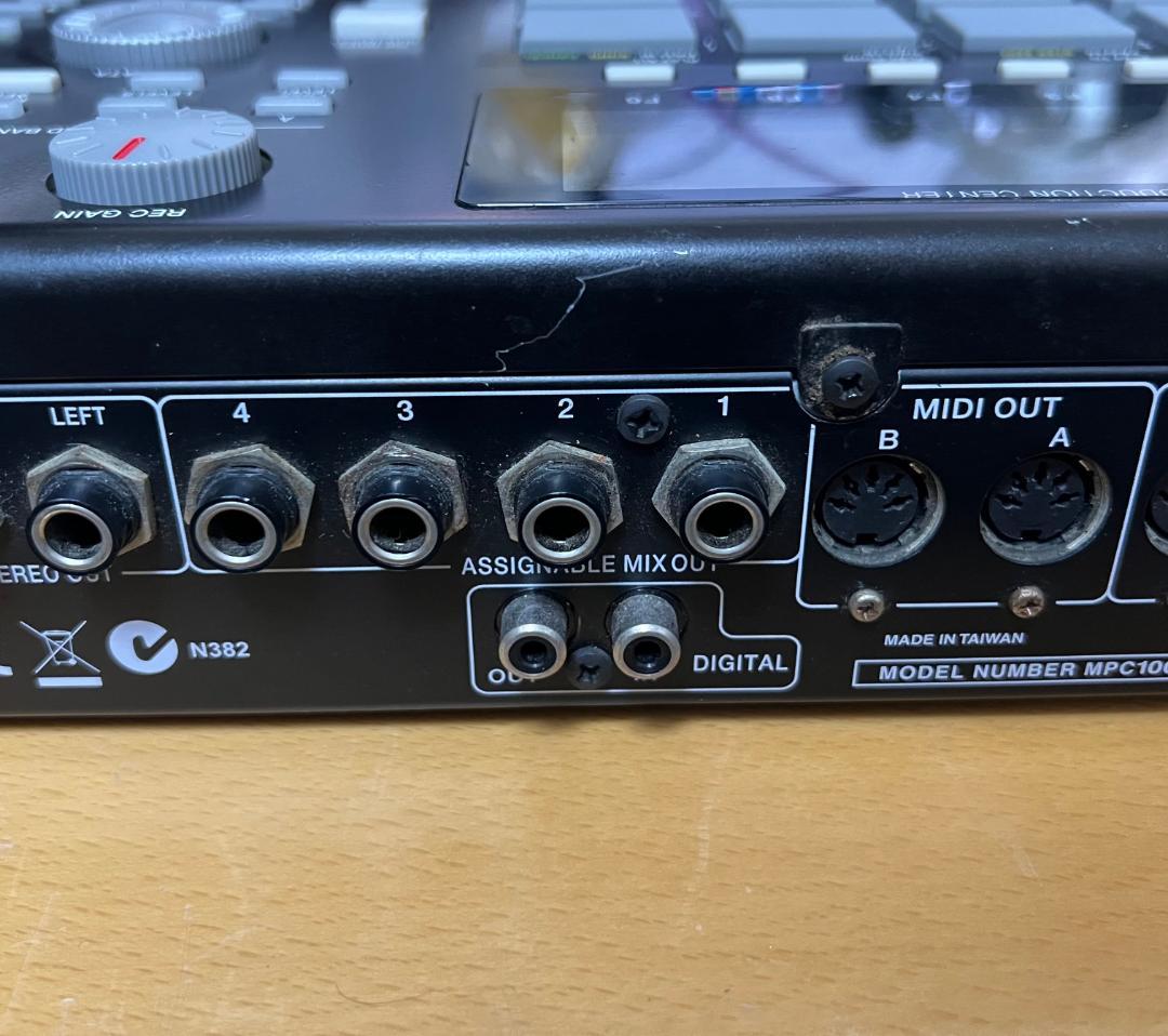 Akai Professional Samplers Mpc1000