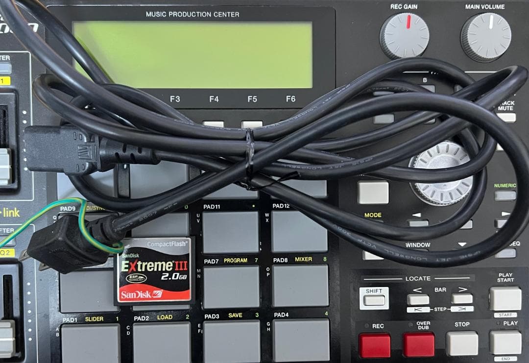 Akai Professional Samplers Mpc1000