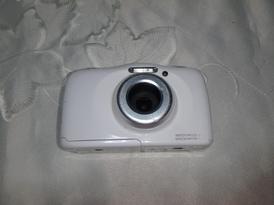 Nikon Compact Digital Cameras S33 Coolpix