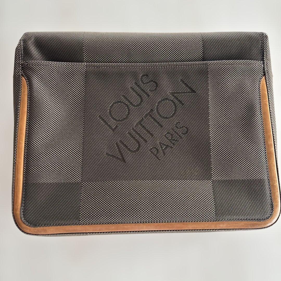Louis Vuitton Shoulder Bags