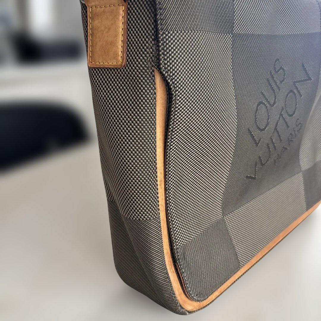 Louis Vuitton Shoulder Bags