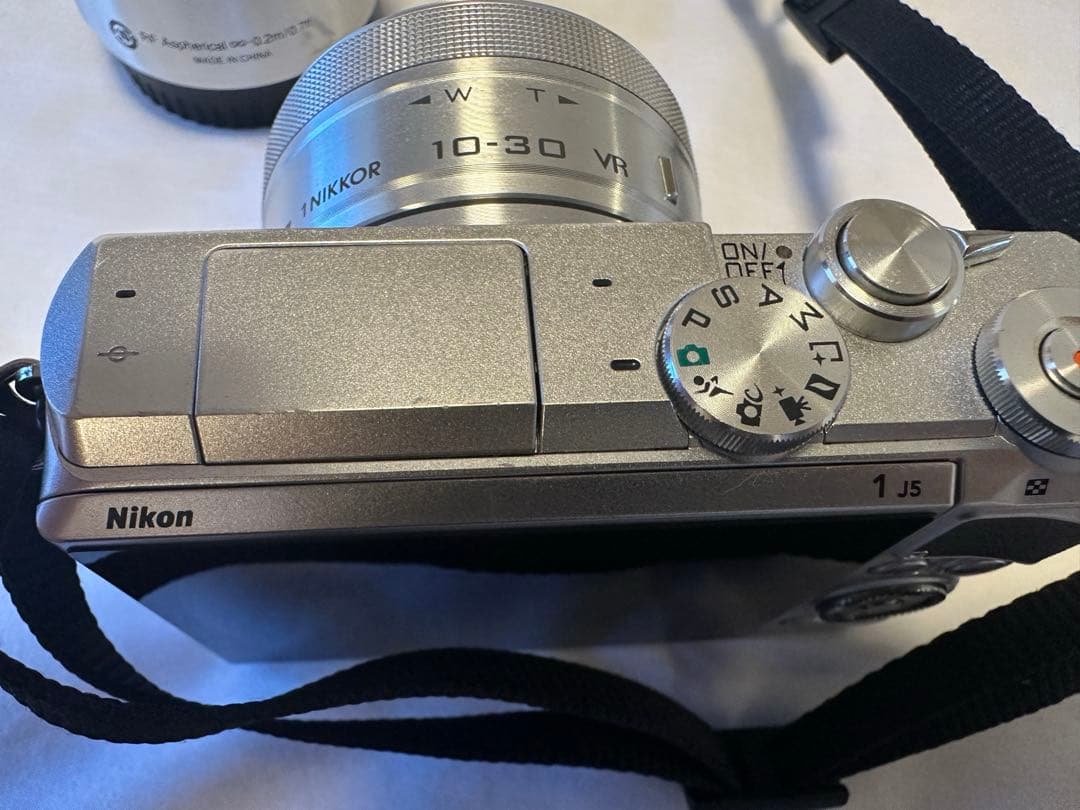 Nikon Mirrorless Interchangeable Lens Cameras 1J5