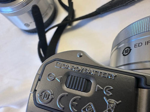 Nikon Mirrorless Interchangeable Lens Cameras 1J5