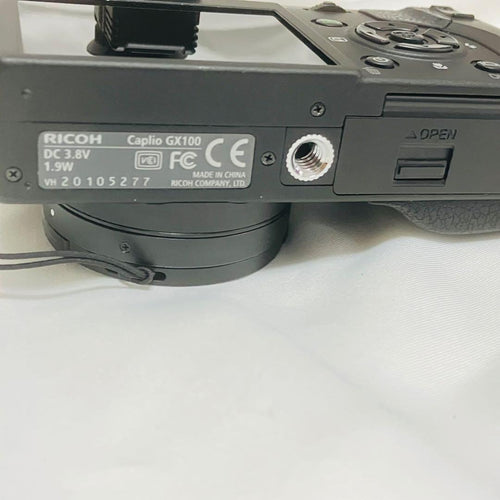 Ricoh Compact Digital Camera Caplio Gx100 Vf-1