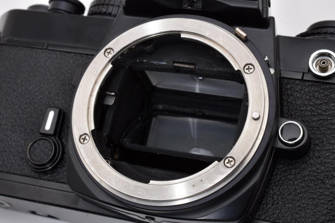 Nikon Slr Camera (Film) Fe #2836788-A17-J5