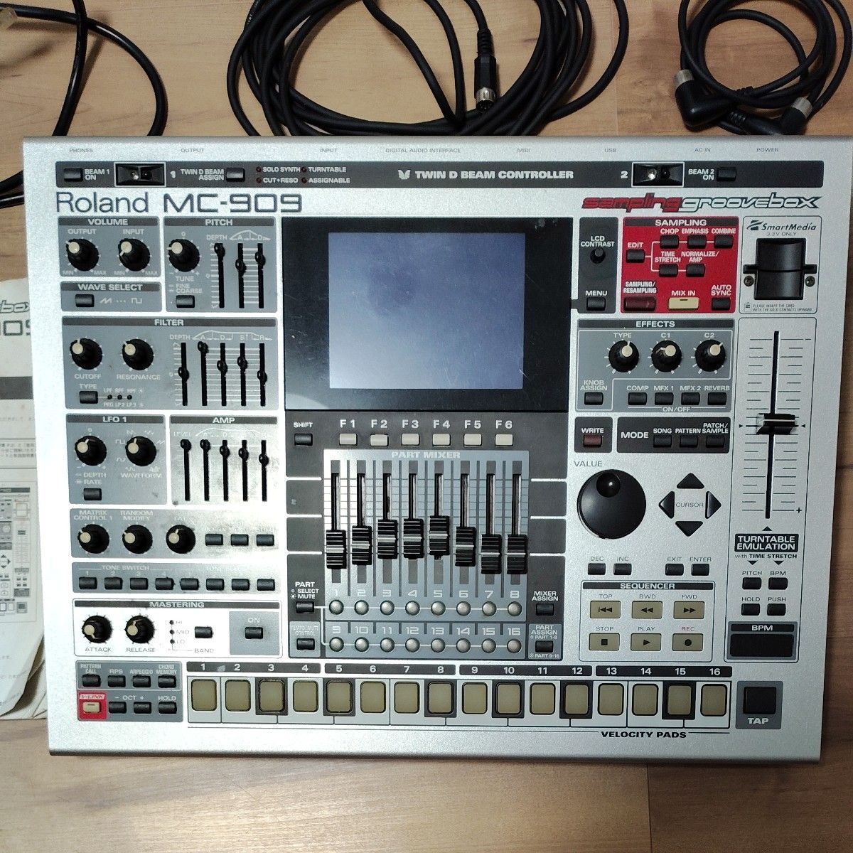 Others Roland Mc-909 Groovebox