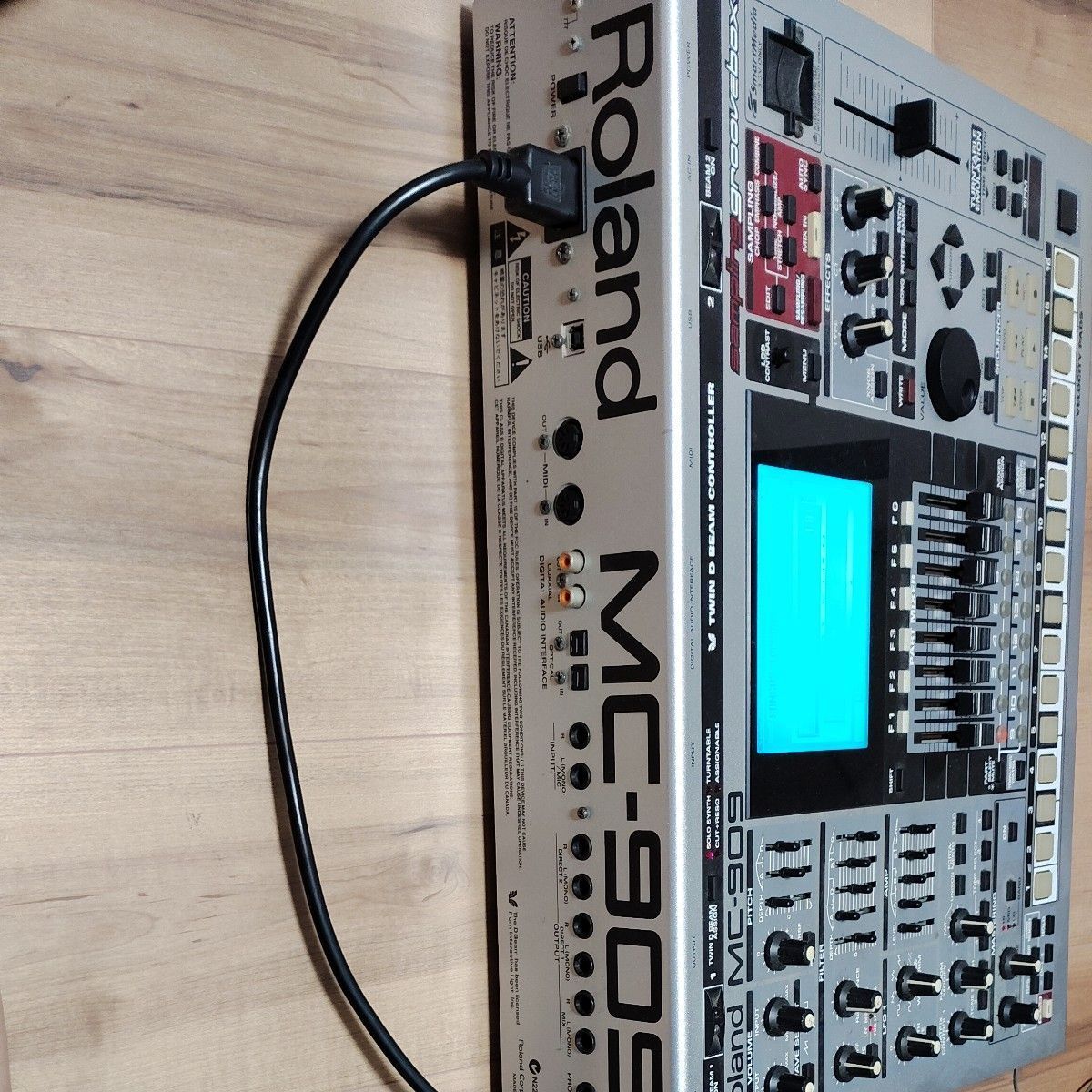 Others Roland Mc-909 Groovebox