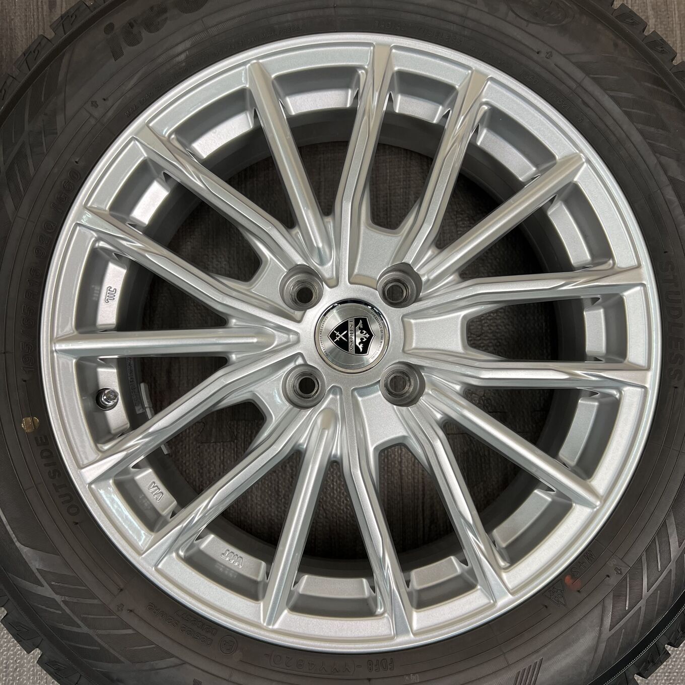Hot Stuff 16 Inches Estrosa 4X100 #304D40925