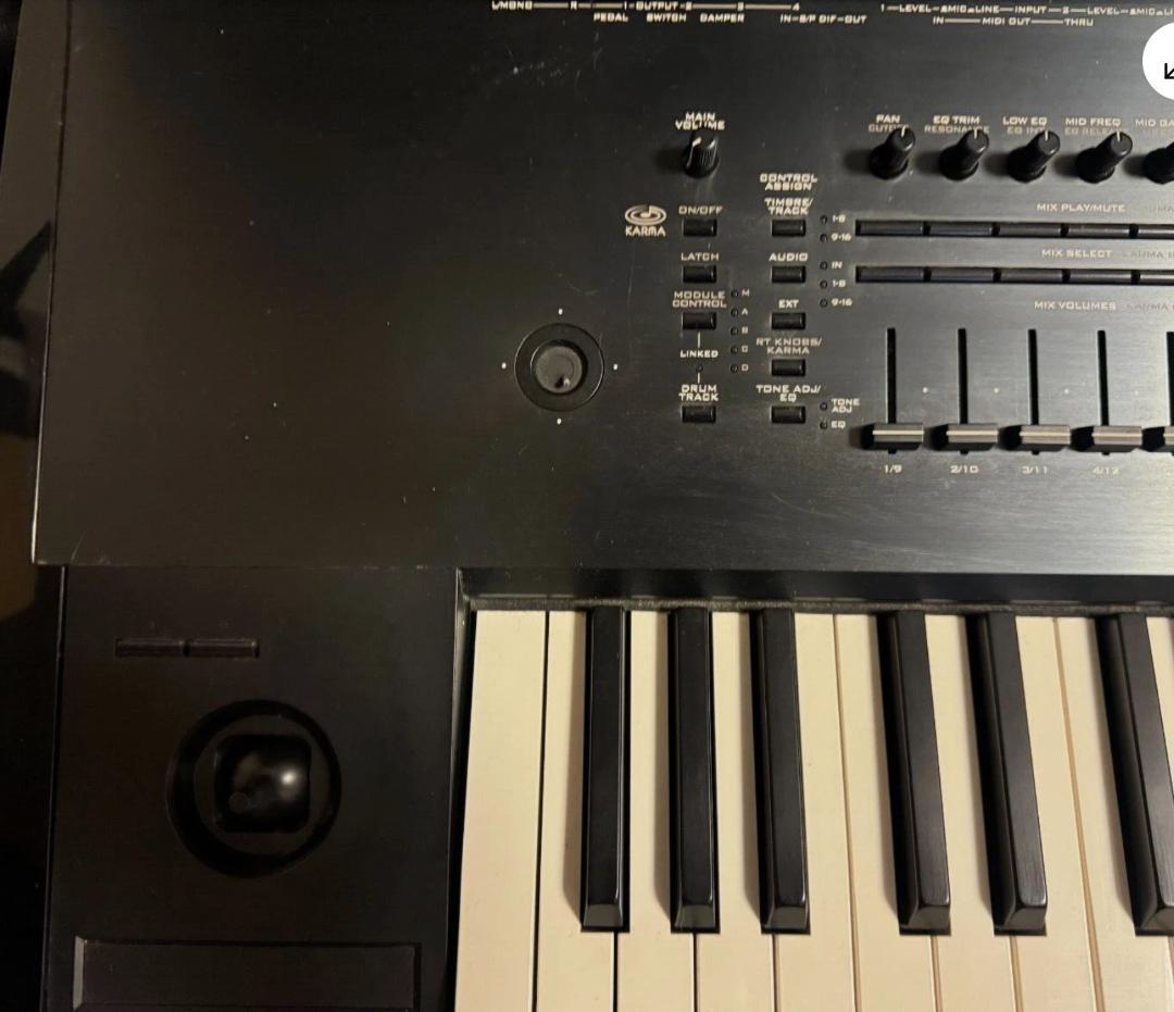 Analog Synthesizer Korg Kronos 73