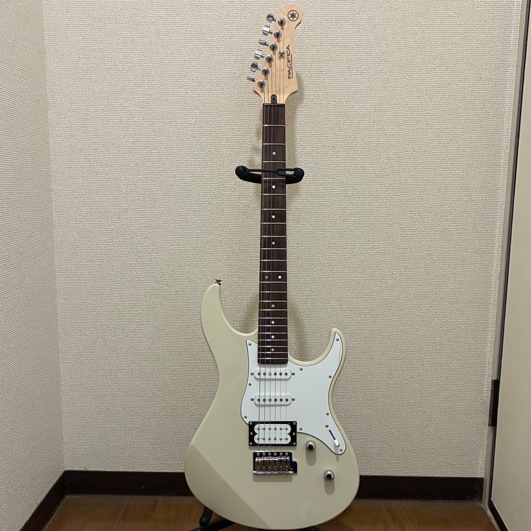 Yamaha Electric Guitars Pacifica 112V