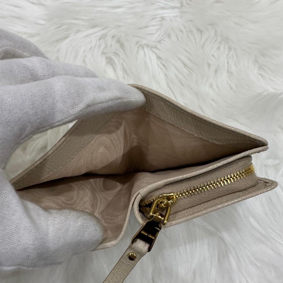 Miu Bi-Fold Wallet Miumiu Ic