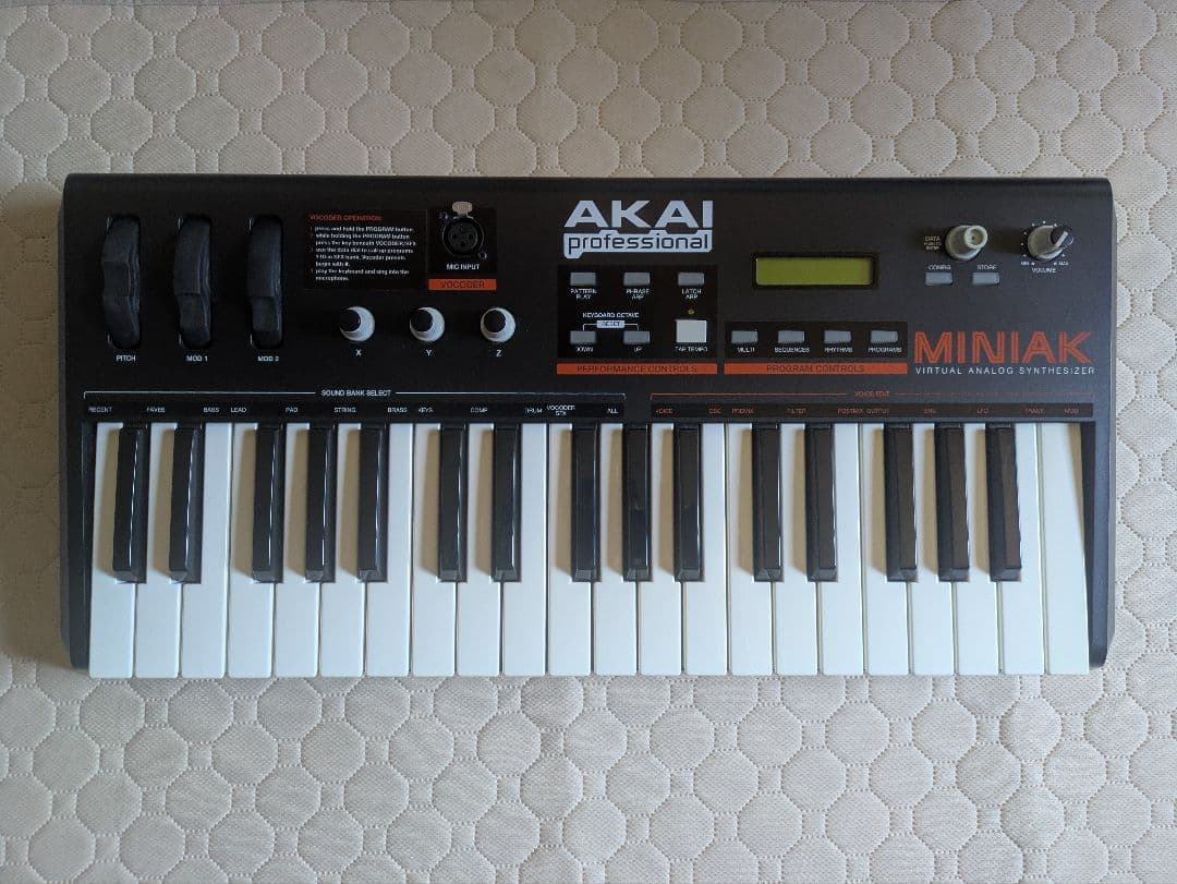 Akai Professional Analog Synthesizer Miniak 37
