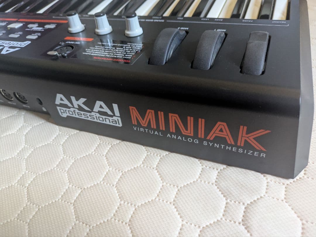 Akai Professional Analog Synthesizer Miniak 37