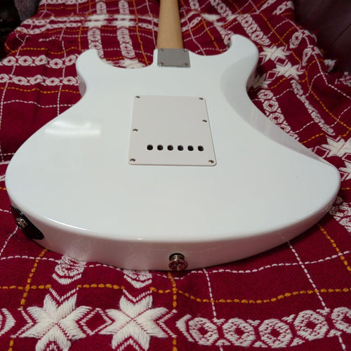 Yamaha Electric Guitars Pacifica Pac012