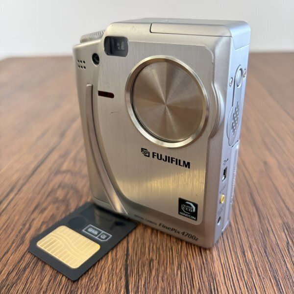 Compact Digital Camera Fujifilm Finepix 4700Z Ccd