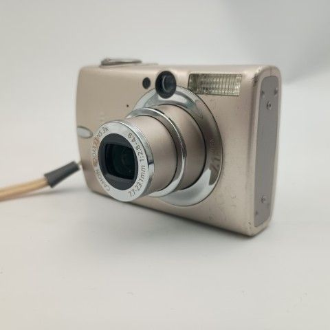 Canon Compact Digital Camera Ixy 700