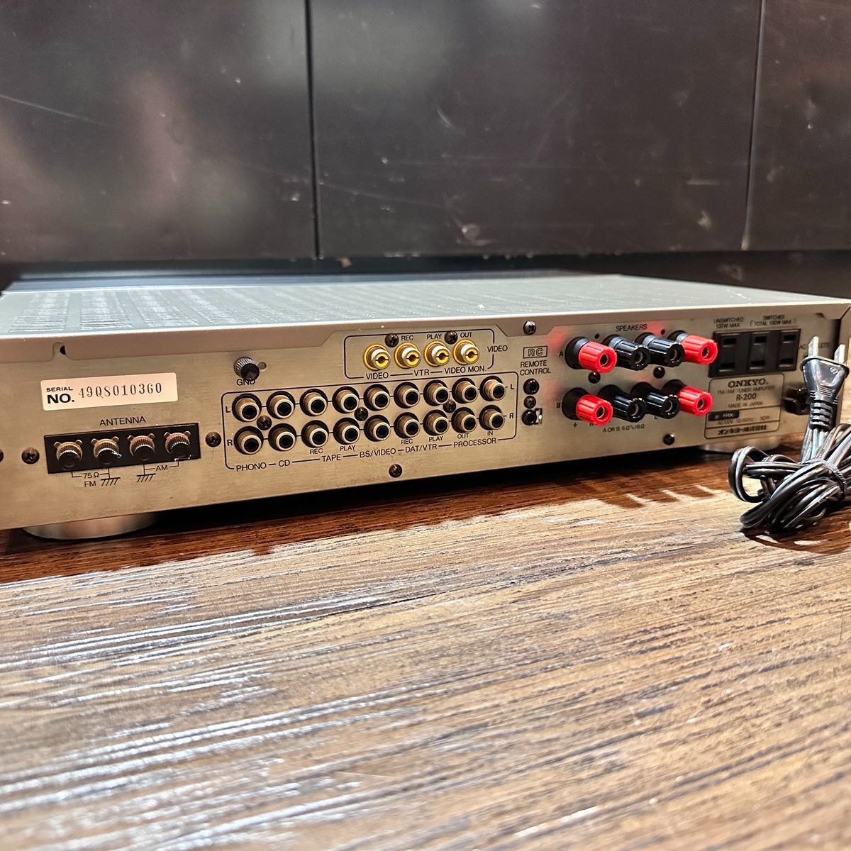 Onkyo Radio Tuner R-200 Fm/Am Stereo Amplifier Champagne Gold