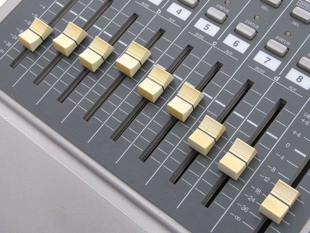 Roland Multi -Track Recorder Vs-880 V-Xpande Mtr