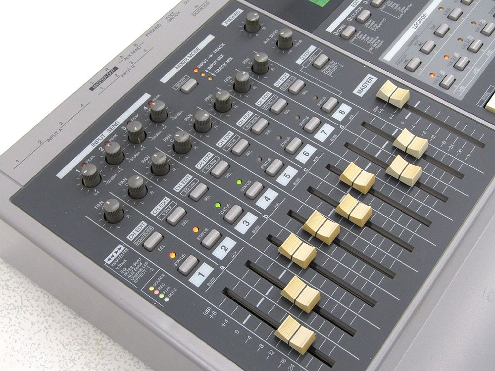 Roland Multi -Track Recorder Vs-880 V-Xpande Mtr