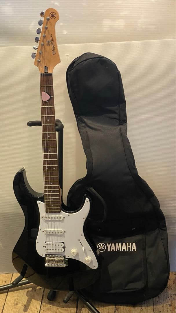 Yamaha Electric Guitars Pac012