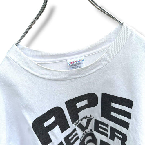 Ein badender Affen-T-Shirt der 90er Jahre wird niemals töten