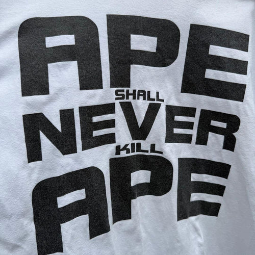 Ein badender Affen-T-Shirt der 90er Jahre wird niemals töten