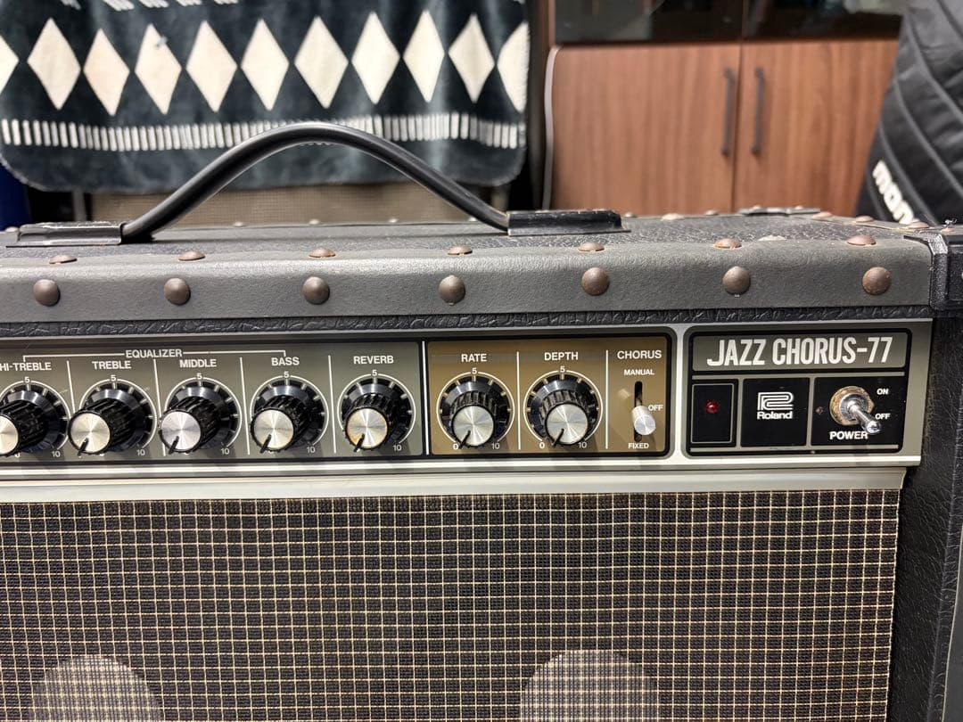 Roland Guitar Amplifiers Jazz Chorus-77