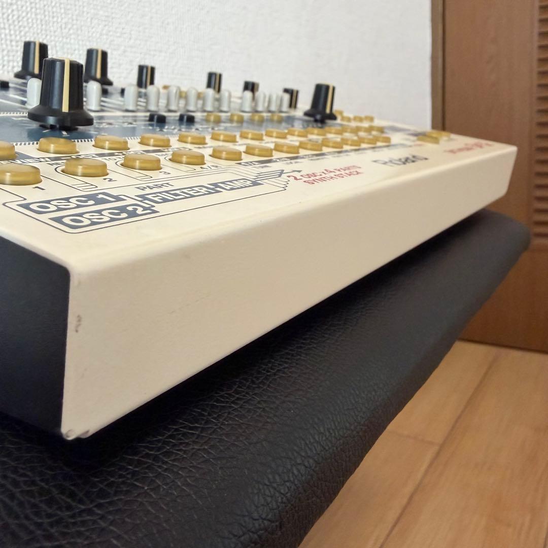 Roland Analog Synthesizers Sh-32