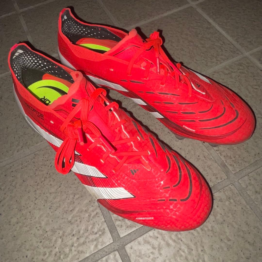 Adidas voetbalschoenen met spikes
