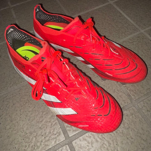 Adidas voetbalschoenen met spikes