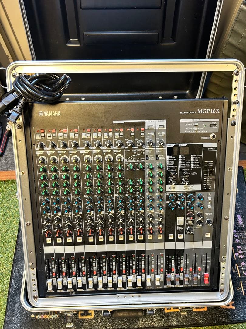 Yamaha Analog Mixer Mgp16X 16Ch