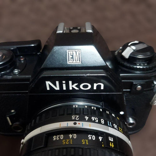 Nikon Slr Camera (Film) Em E 2 Ok