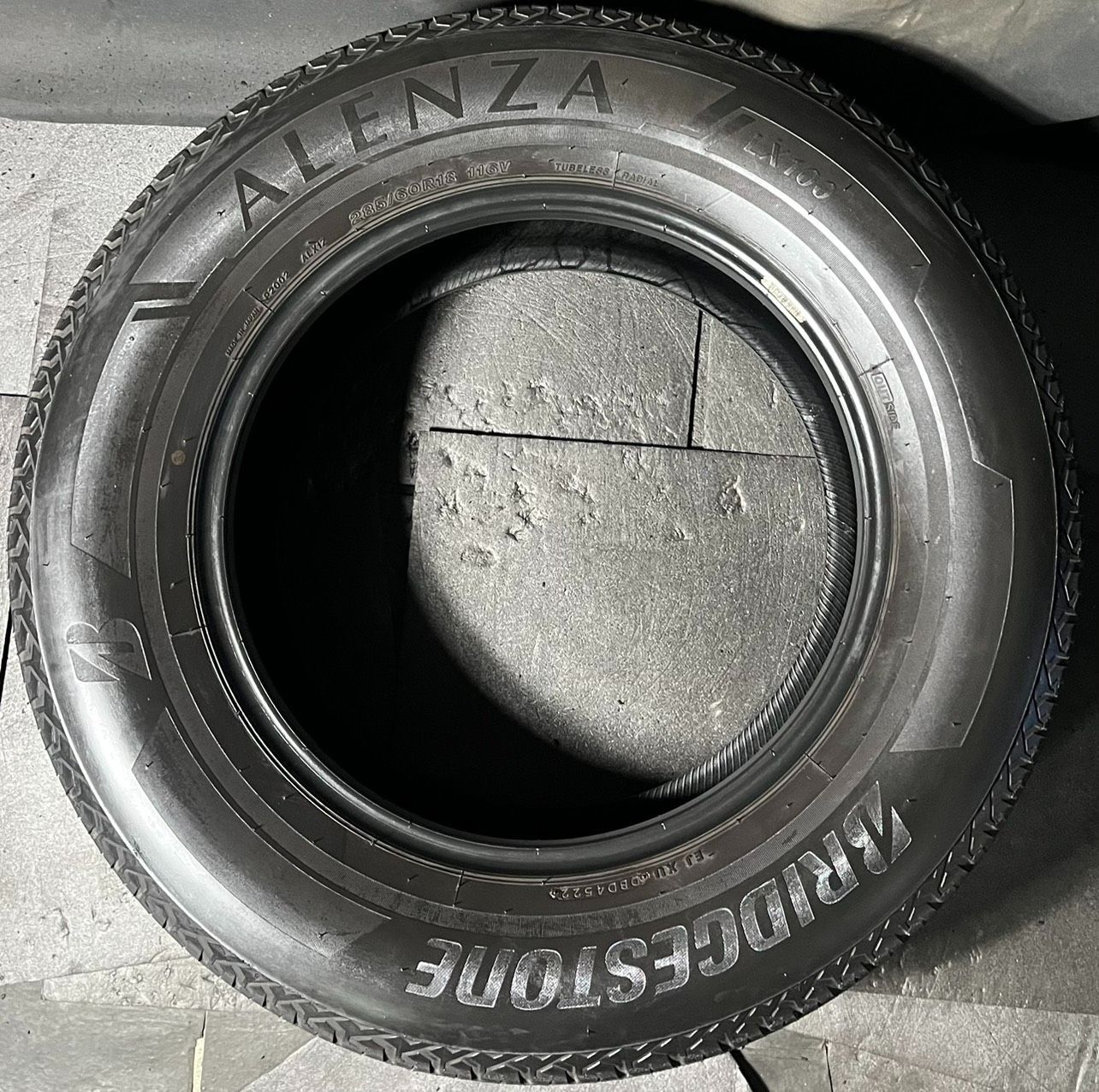 Bridgestone 18 Inches 2022/2020 6.6 8.4 Alenza Lx100 285/60R18 2 H_1696