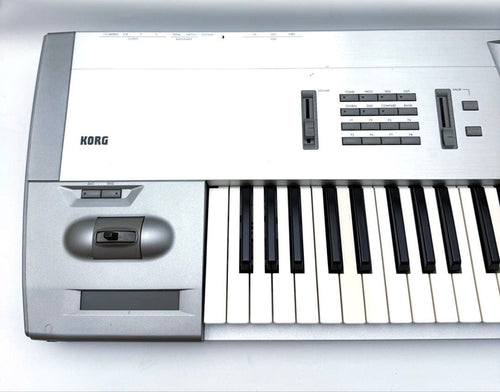 Analog Synthesizer Korg V3 Pro Trinity