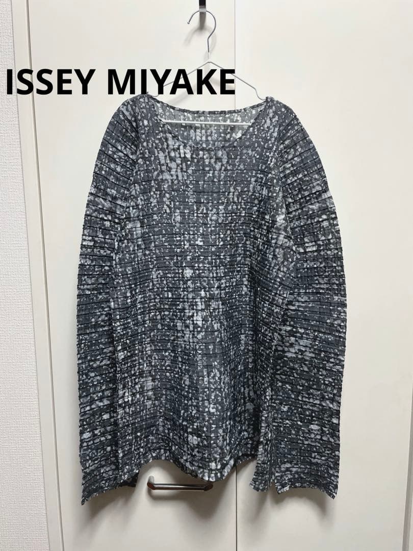 Issey Miyake Long-Sleeve