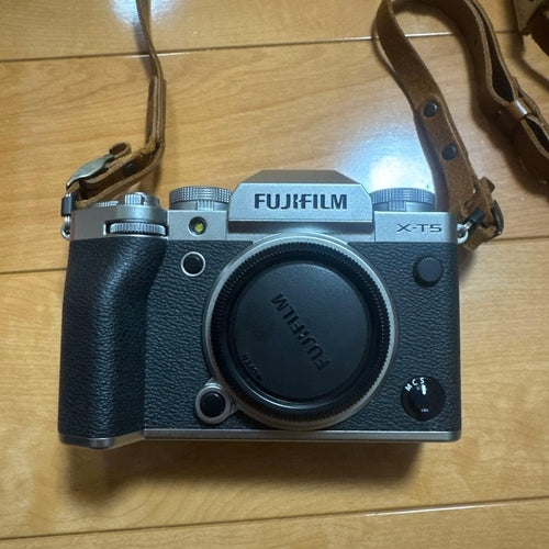 Fujifilm Mirrorless Interchangeable Lens Cameras X-T5