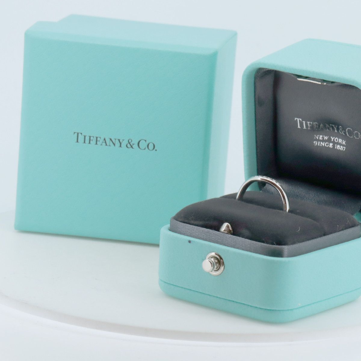 Tiffany Ring Co. 7.5 Pt950(