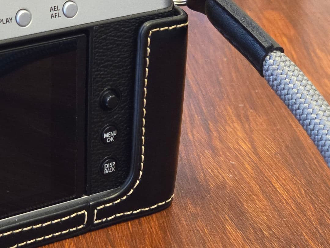 Mirrorless Interchangeable Lens Cameras Fujifilm X-E4 +Xc15-45Mm