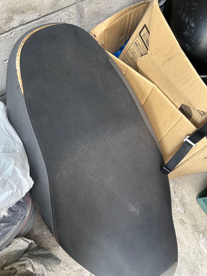 Seats 3