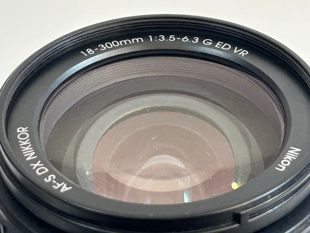 Zoom Lenses Nikon Af-S Dx 18-300Mm F3.5-6.3Gvr