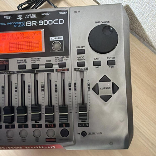 Roland Multitrack Recorders Digital Recording Studio Br-900Cd